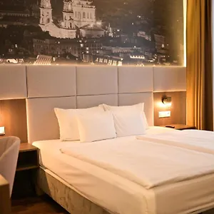 12 Revay Hotel